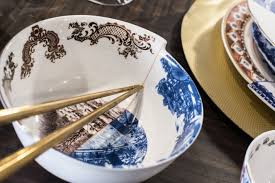 Cosmic Diner Quasar Chopstick