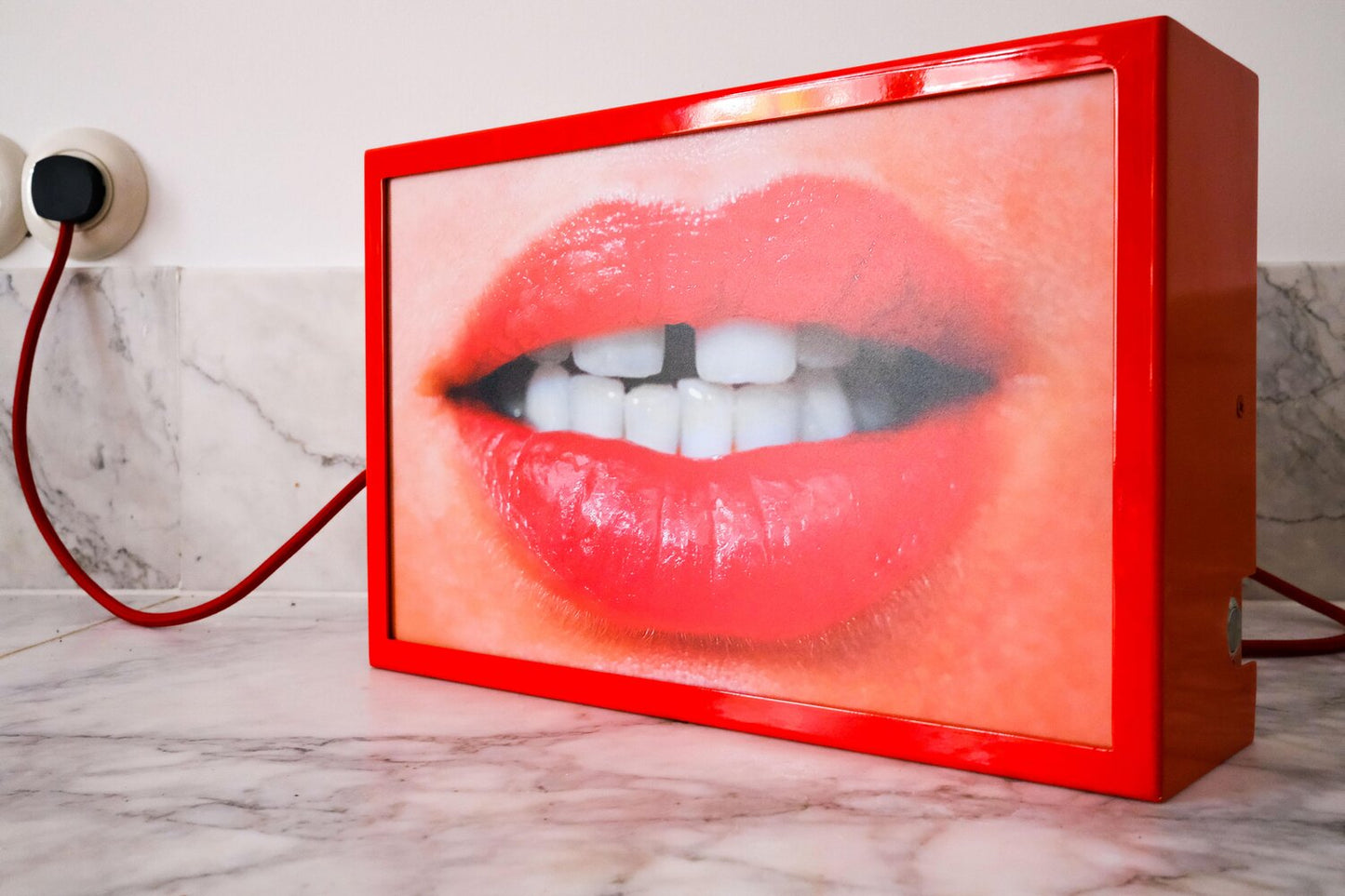 Dylan Don Lightbox JJ'S LIPS