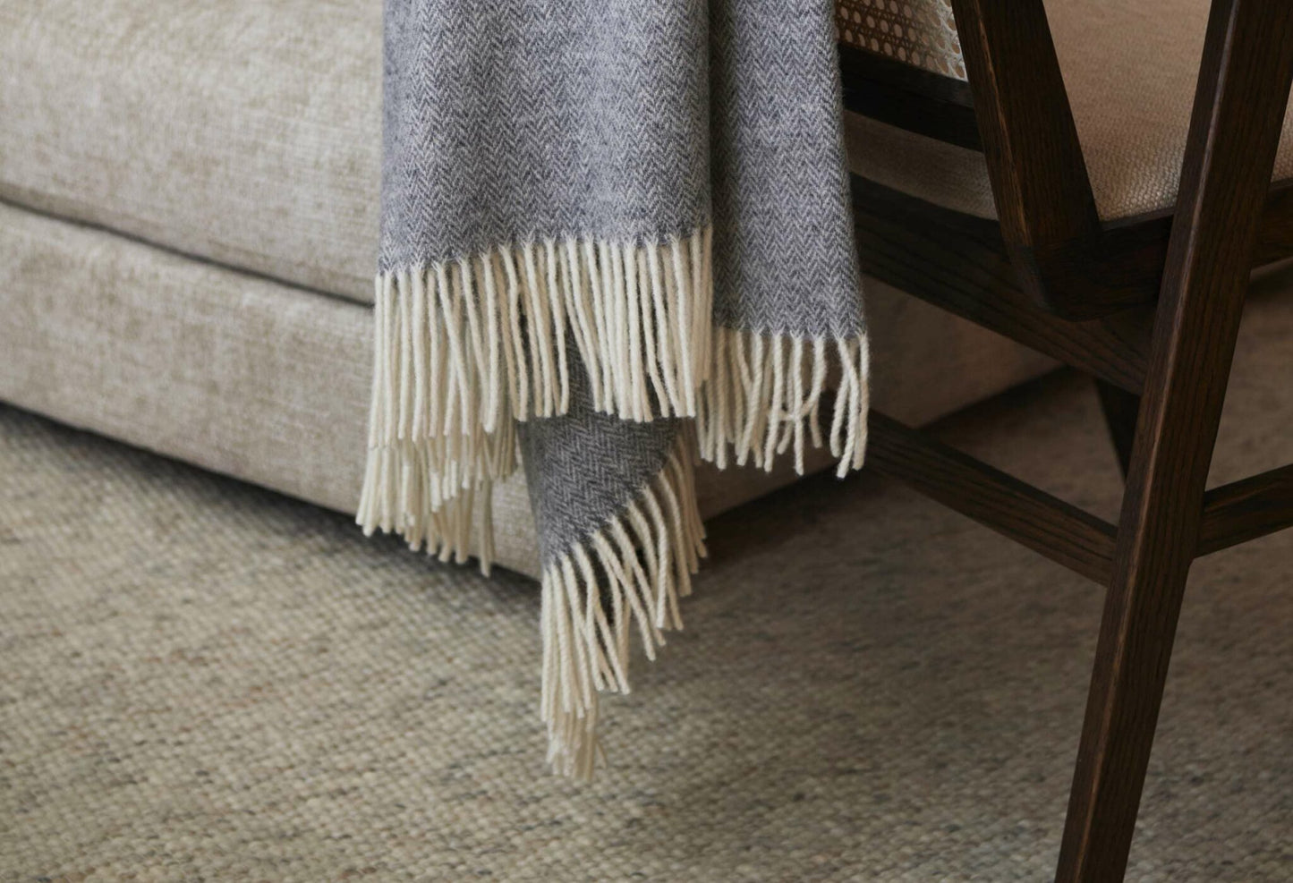 Recycled lambswool rolled fringe