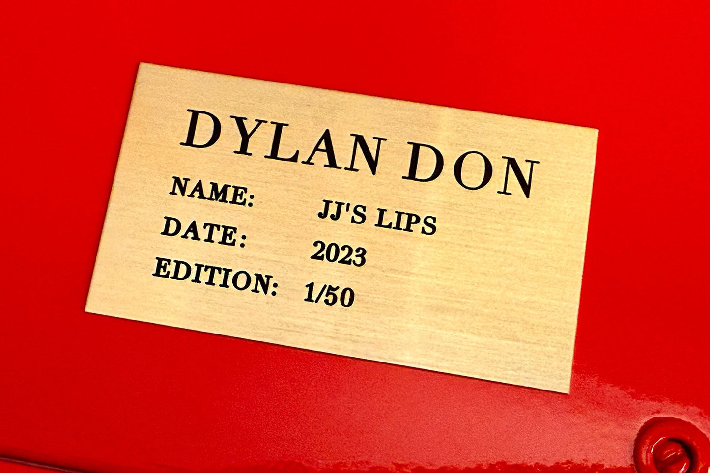 Dylan Don Lightbox JJ'S LIPS
